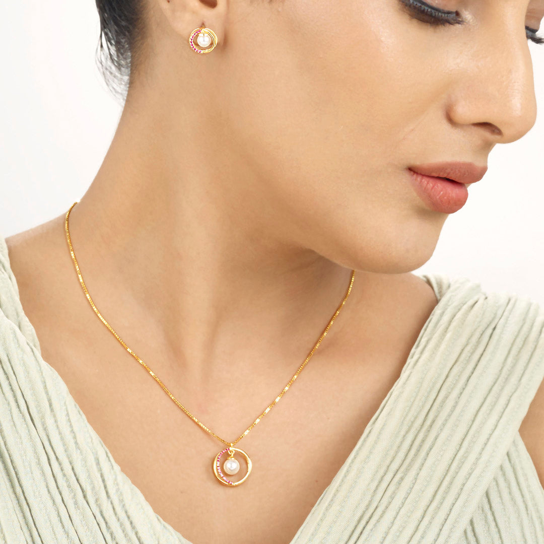 Magentic Orbits Gold Necklace Set