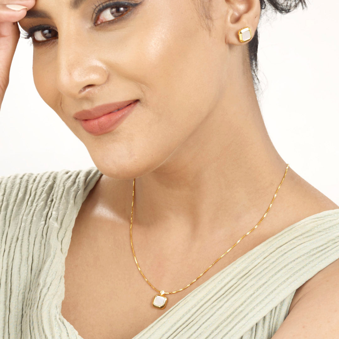 Squircle Glow Gold Necklace Set