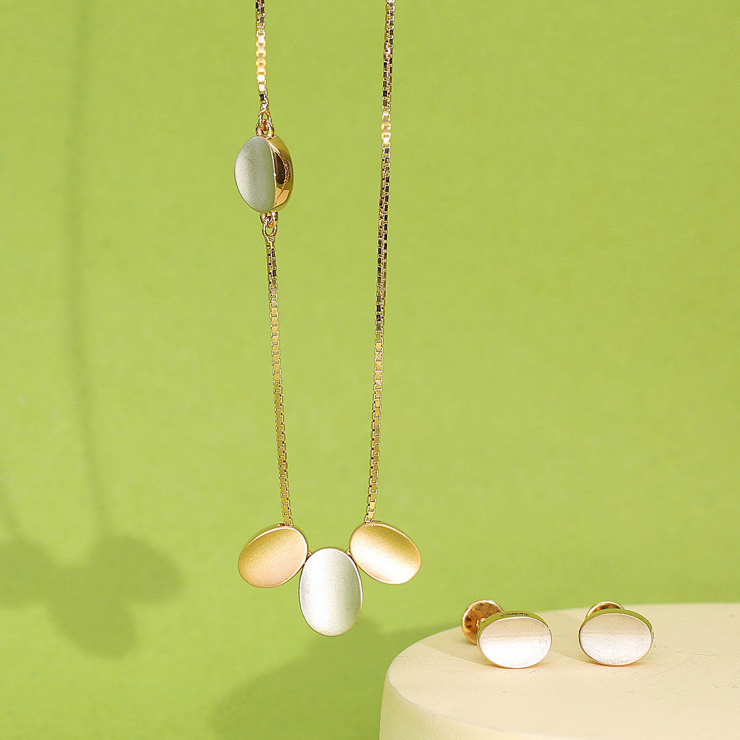 obscura loop gold necklace for her