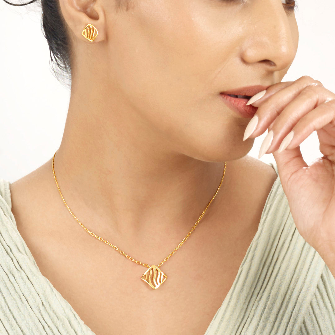 Wavey Square Gold Necklace Set