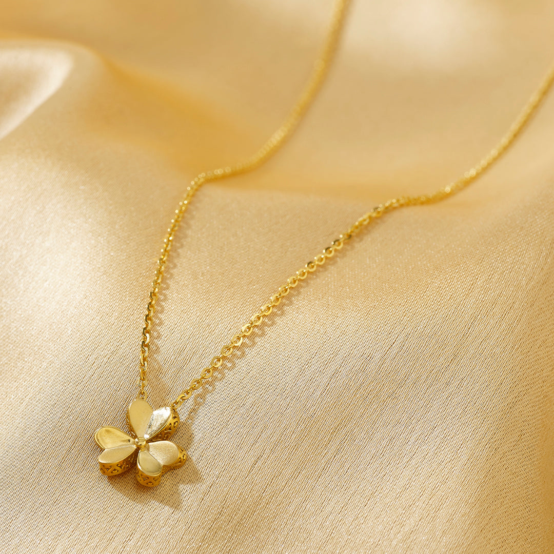 Lucky Clover Modern Gold Necklace
