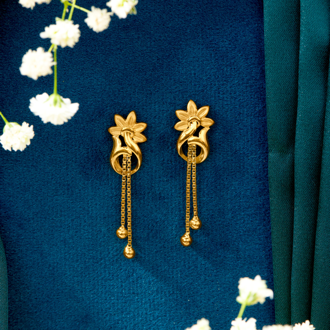 Gleaming Delight Yellow Gold Dangler Earring For Women