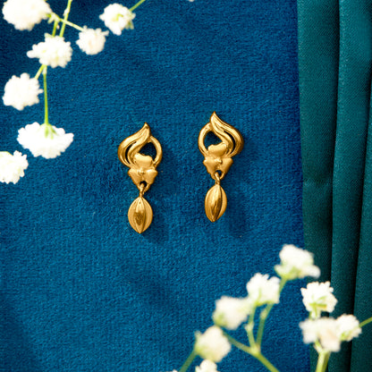 Urban Elegance Yellow Gold Dangler Earring For Women