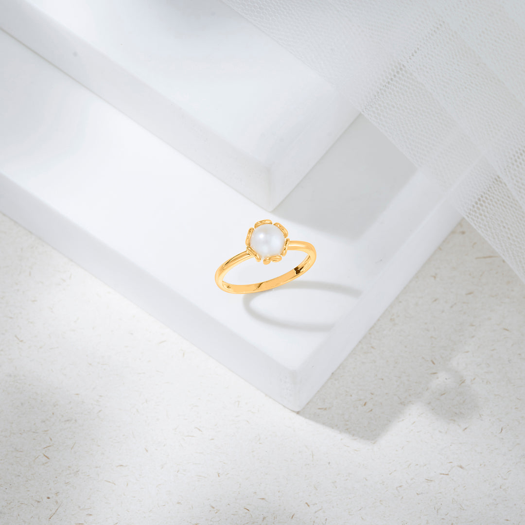 Daisy Pearl Gold Ring