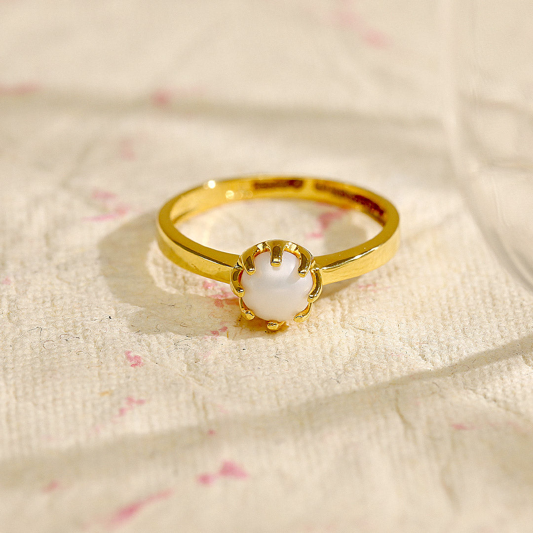 pearl wink gold ring for her