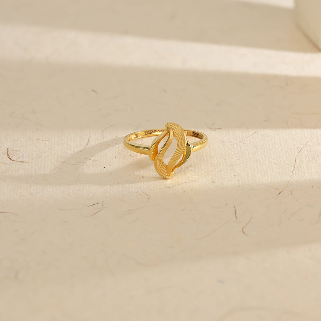 intertwine breeze casual gold ring