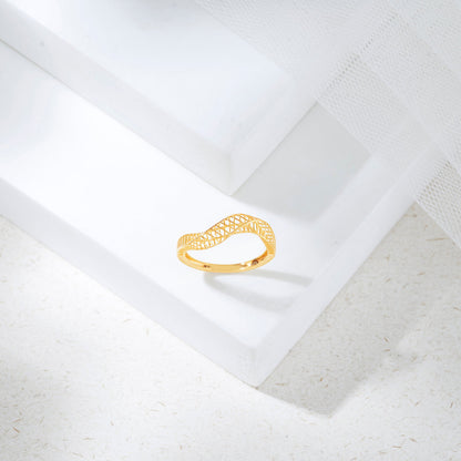 Wavelet Elegance Cocktail Gold Ring