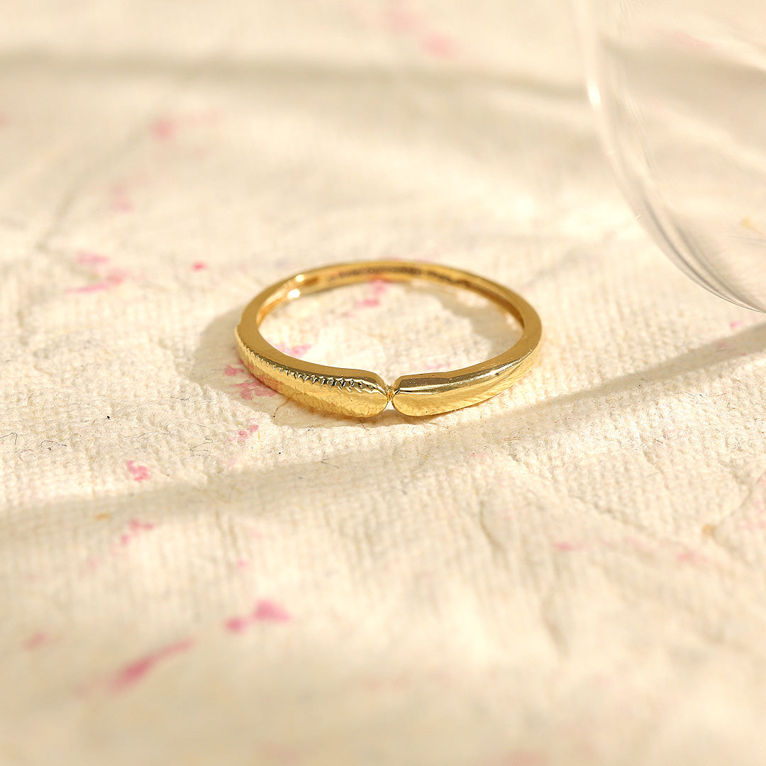 light link gold ring for her