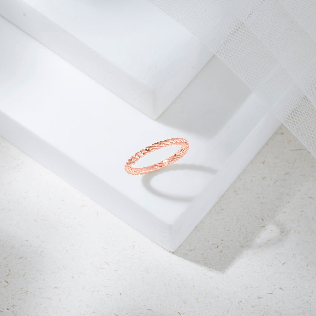 Elegant Twist Casual Gold Ring