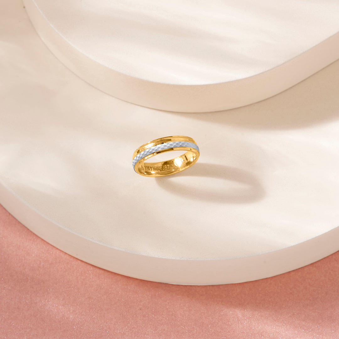 Shimmer Curve Women's Gold Ring