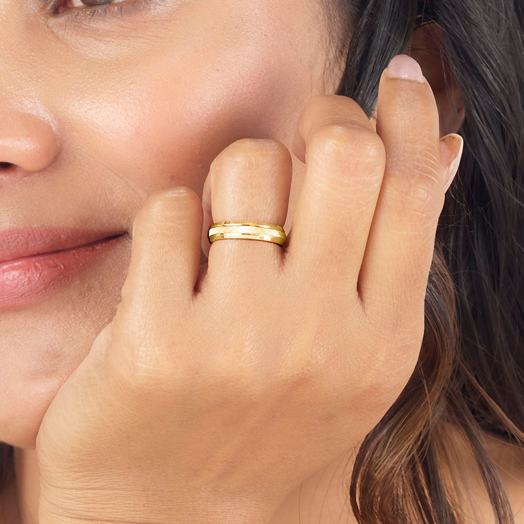 Luxe Curve Women's Gold Ring