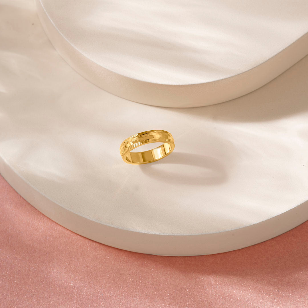 Golden Contour Women's Gold Ring