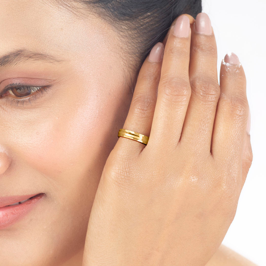 Golden Contour Women's Gold Ring