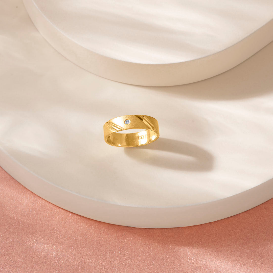Slant Shine Women's Gold Ring