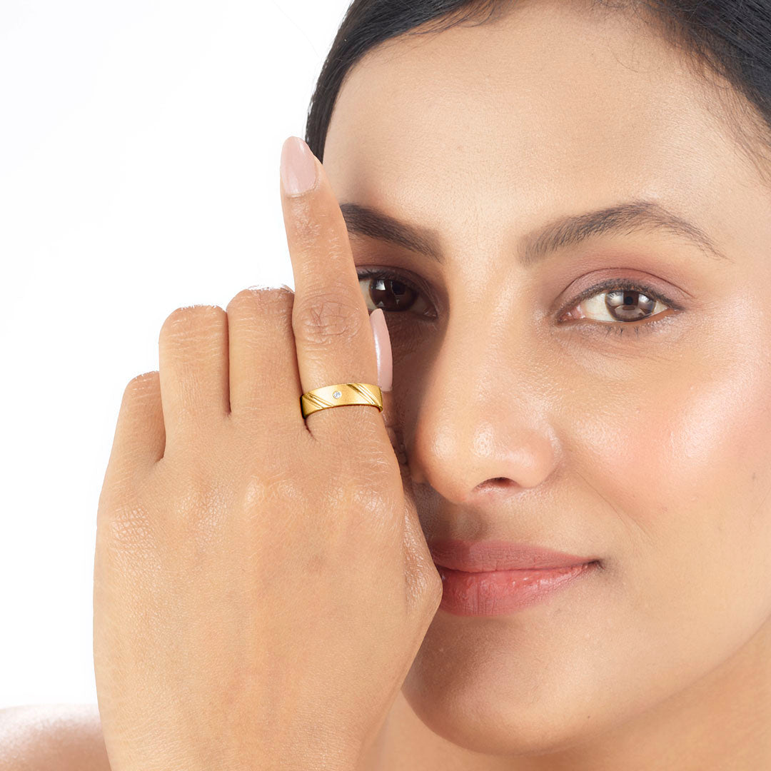 Slant Shine Women's Gold Ring