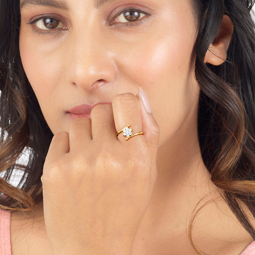 Lily Twist Women's Gold Ring