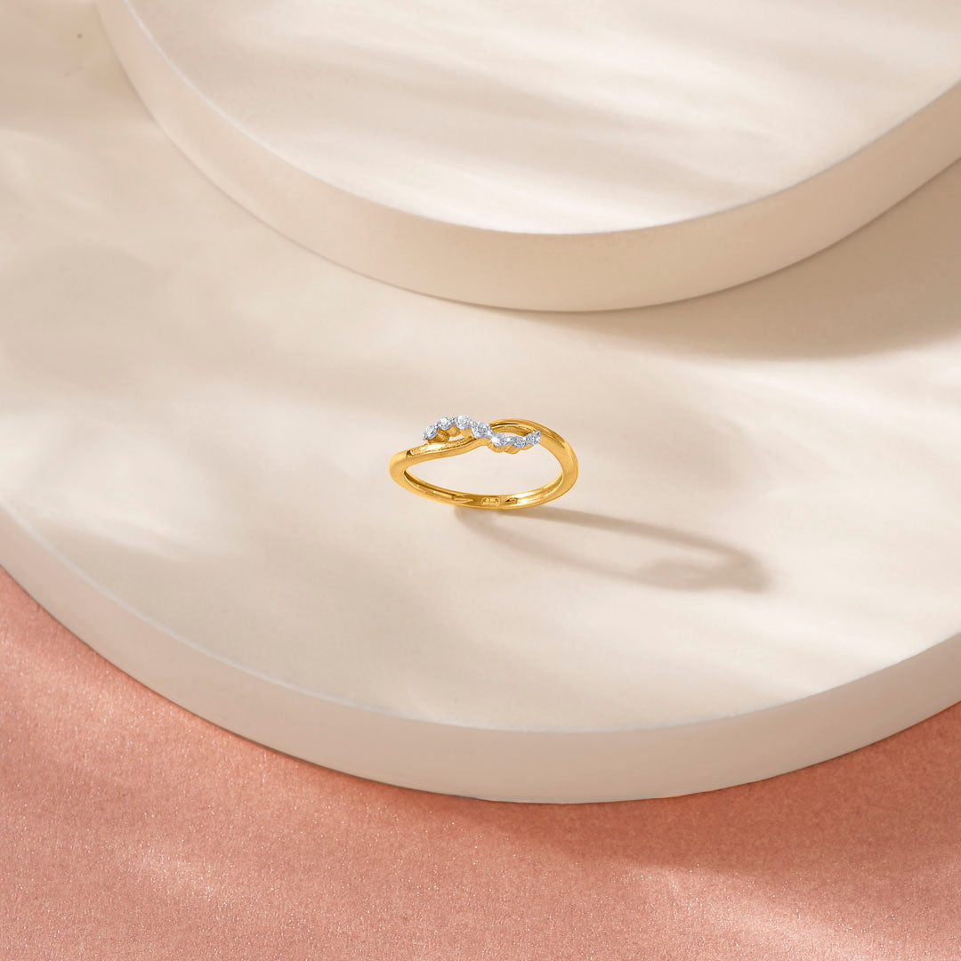 Glow Curve Women's Gold Ring