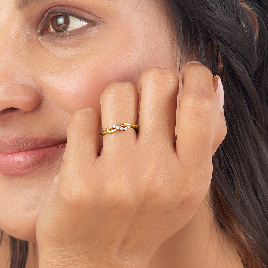 Glow Curve Women's Gold Ring