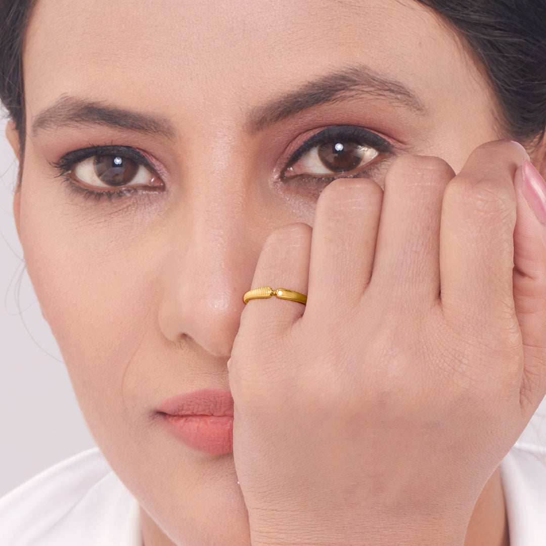 Light Link Gold Ring for Her