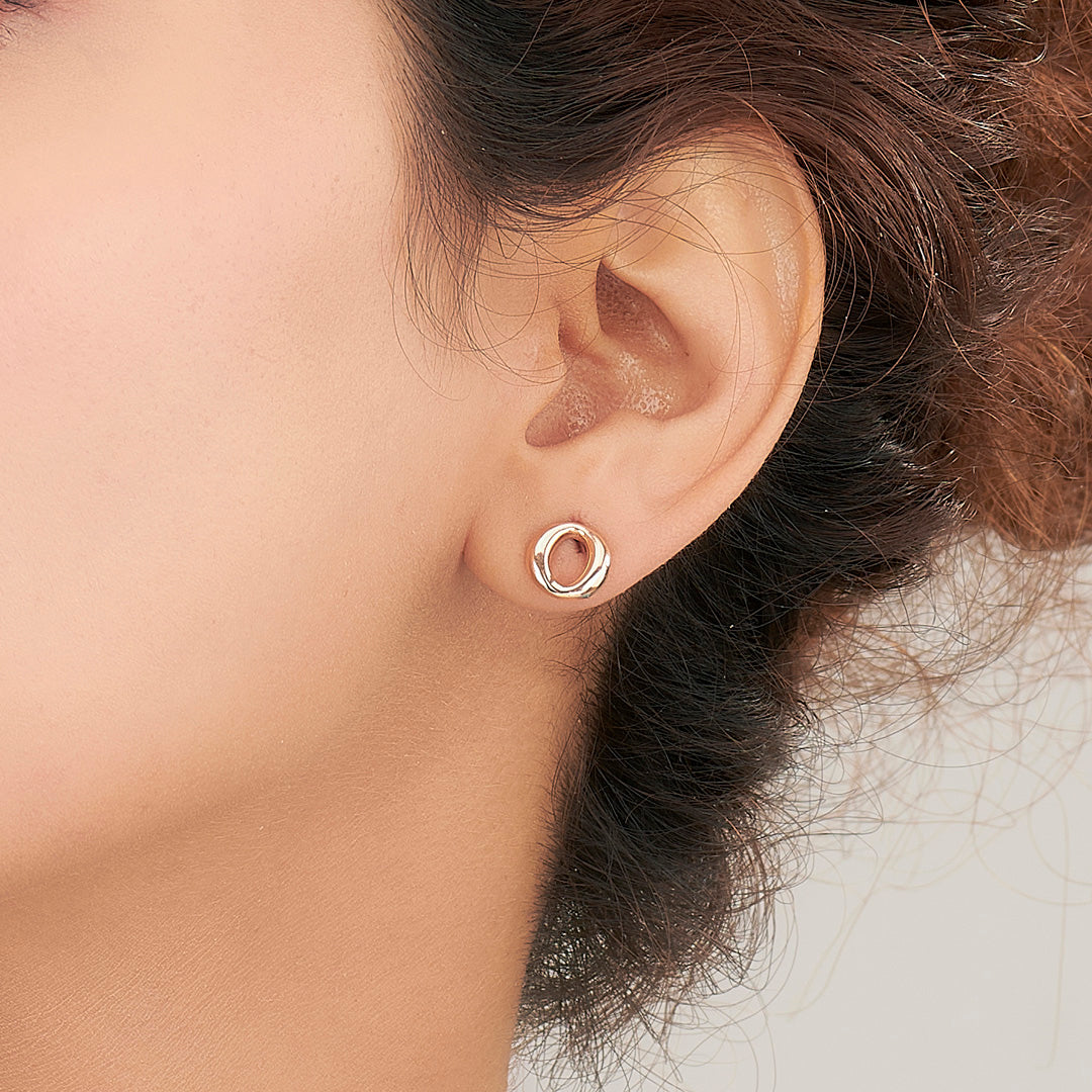 opulent o gold stud earring for women
