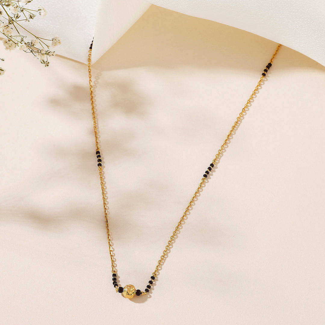 Avira Modern Gold Mangalsutra