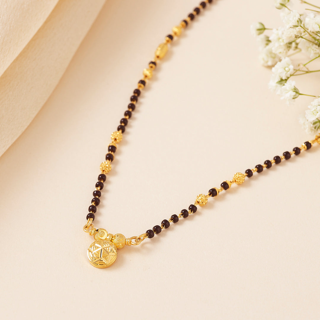 Kusumita Watimani Gold Mangalsutra