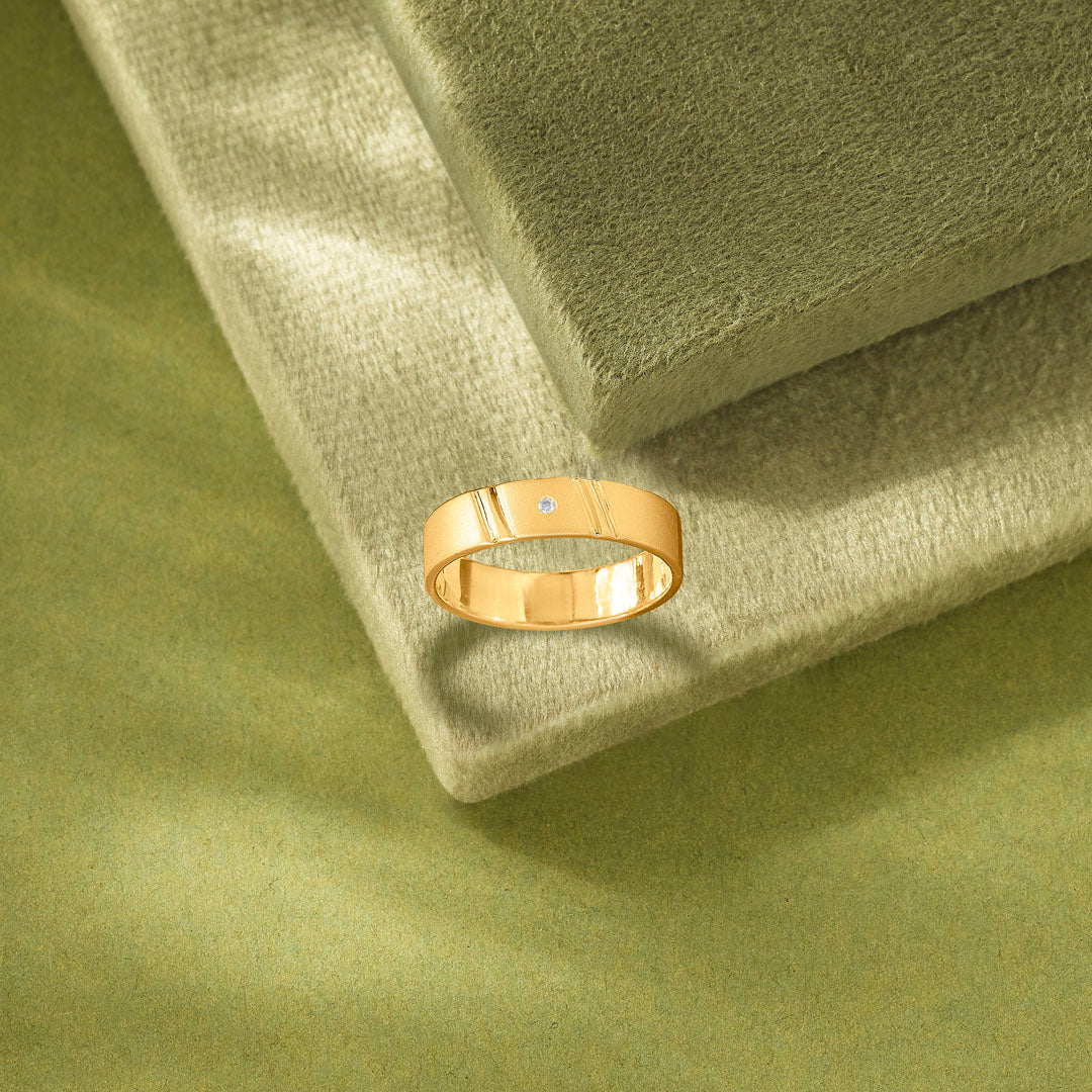 Slant Shine Men's Gold Ring