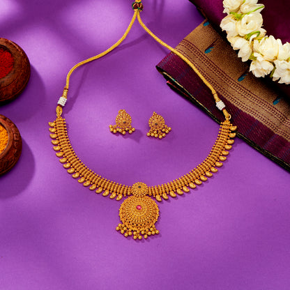 Royal Garland Yellow Gold Short Necklace For Women