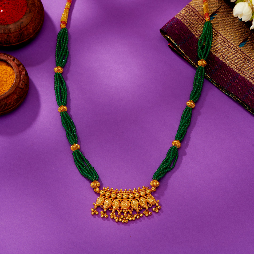 Evergreen Charm Yellow Gold Thushi Necklace For Women