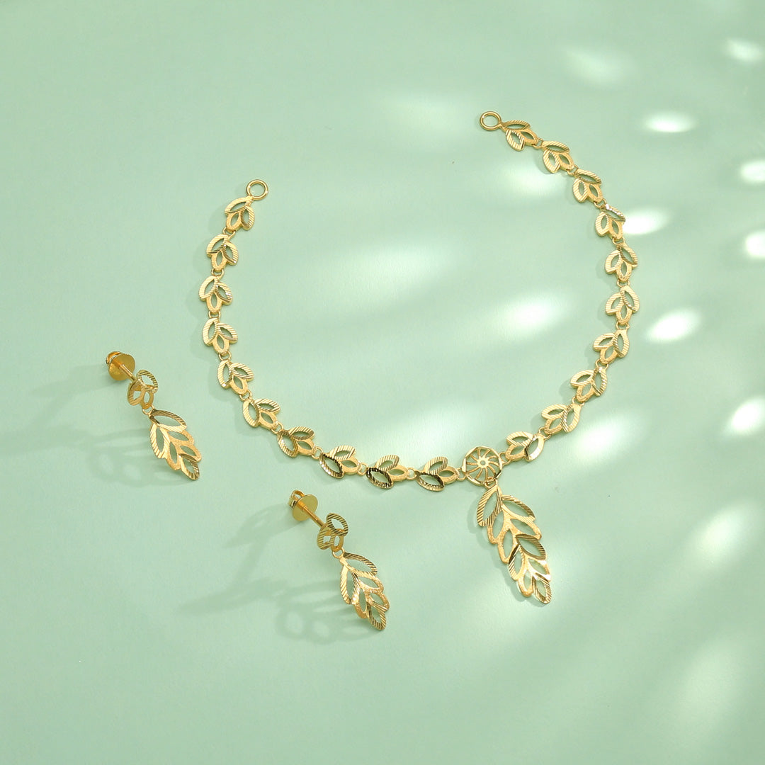 vein of elegance gold necklace for her