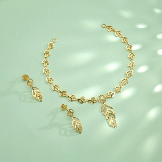 Vein of Elegance Gold Necklace for Her