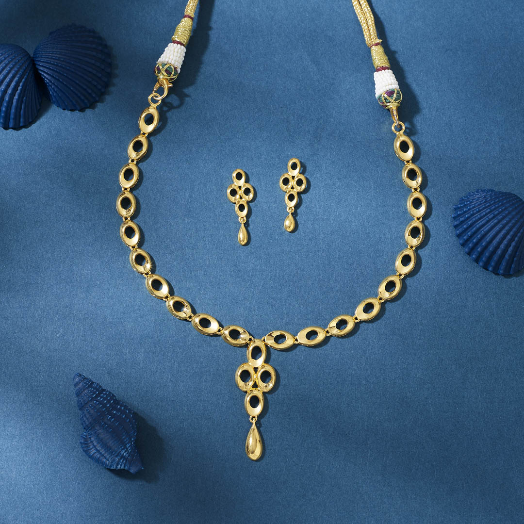 Vaidehi Dangler Gold Necklace Set For Women