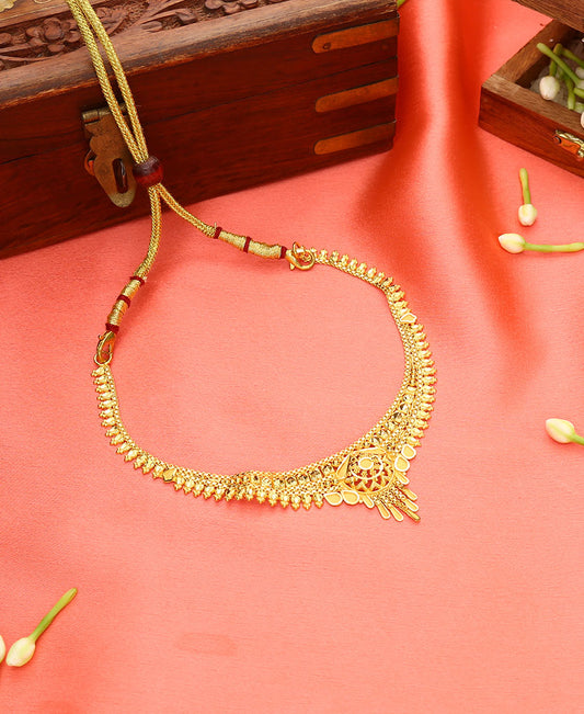 Radiant Kanthi Maal Yellow Gold Traditional Necklace For Woman