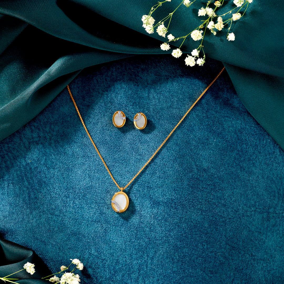 Soma Loop Yellow Gold Necklace For Women