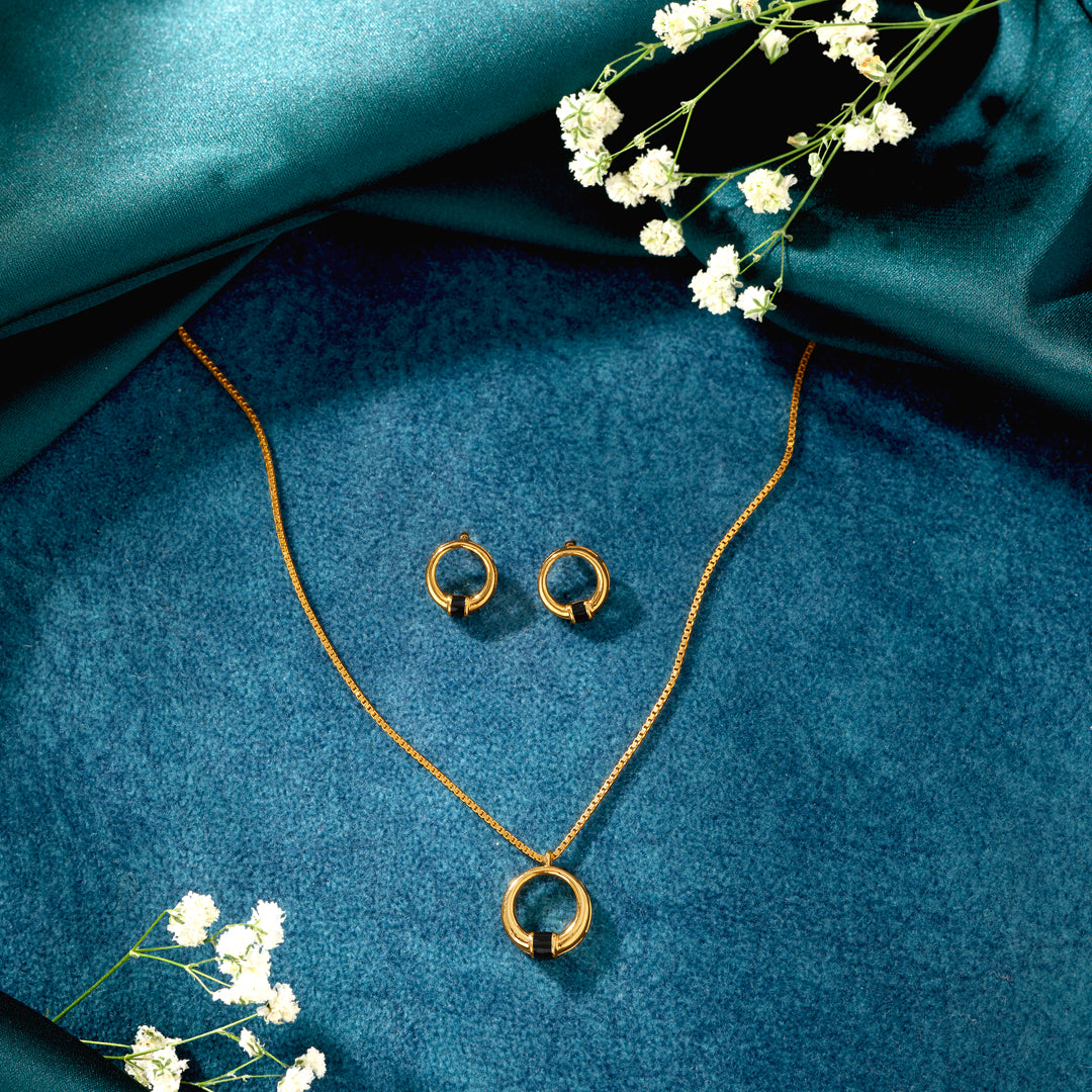 pinnacle glow yellow gold necklace for woman