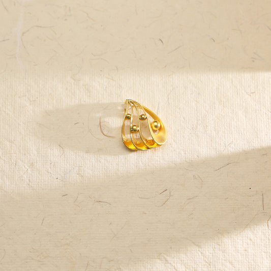 Sunlit Shard Classic Gold Pendant