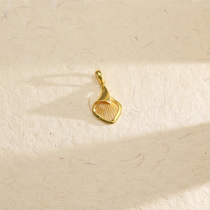 Amber Rhombus Classic Gold Pendant