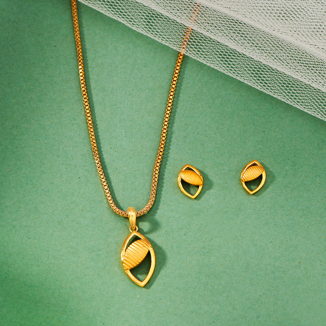 radiant cradle gold pendant set