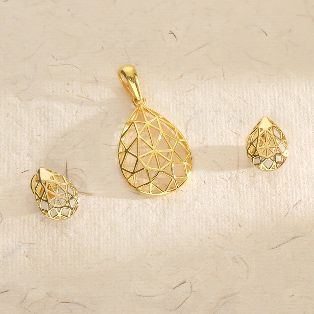 glittering mesh gold pendant set