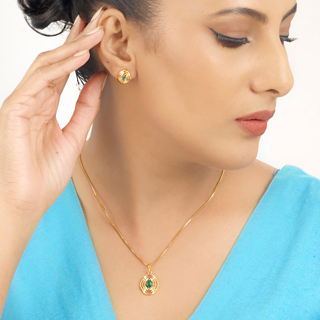 Rounded Emerald Gold Pendant Set