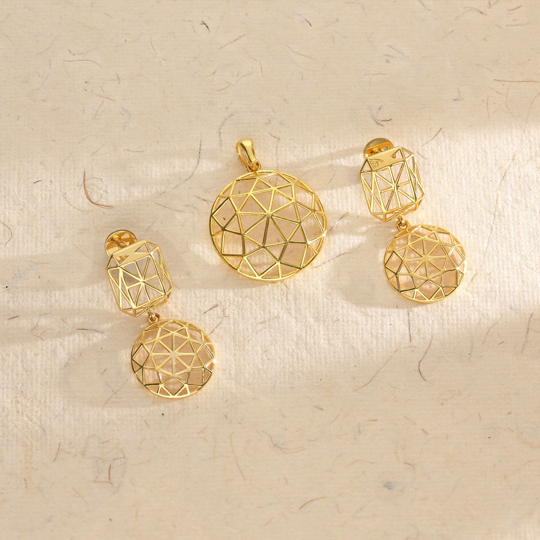 circle of light gold pendant set
