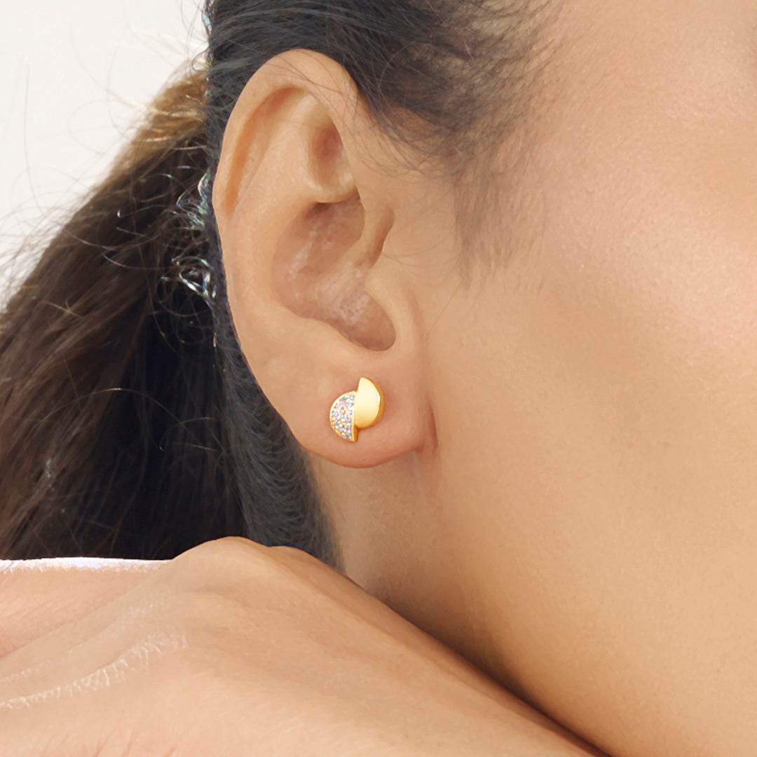 demi shine stud gold earring