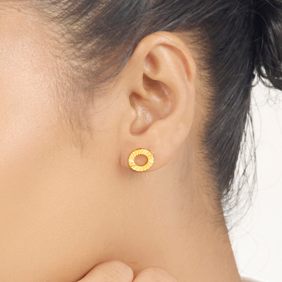 lustre circle stud gold earring