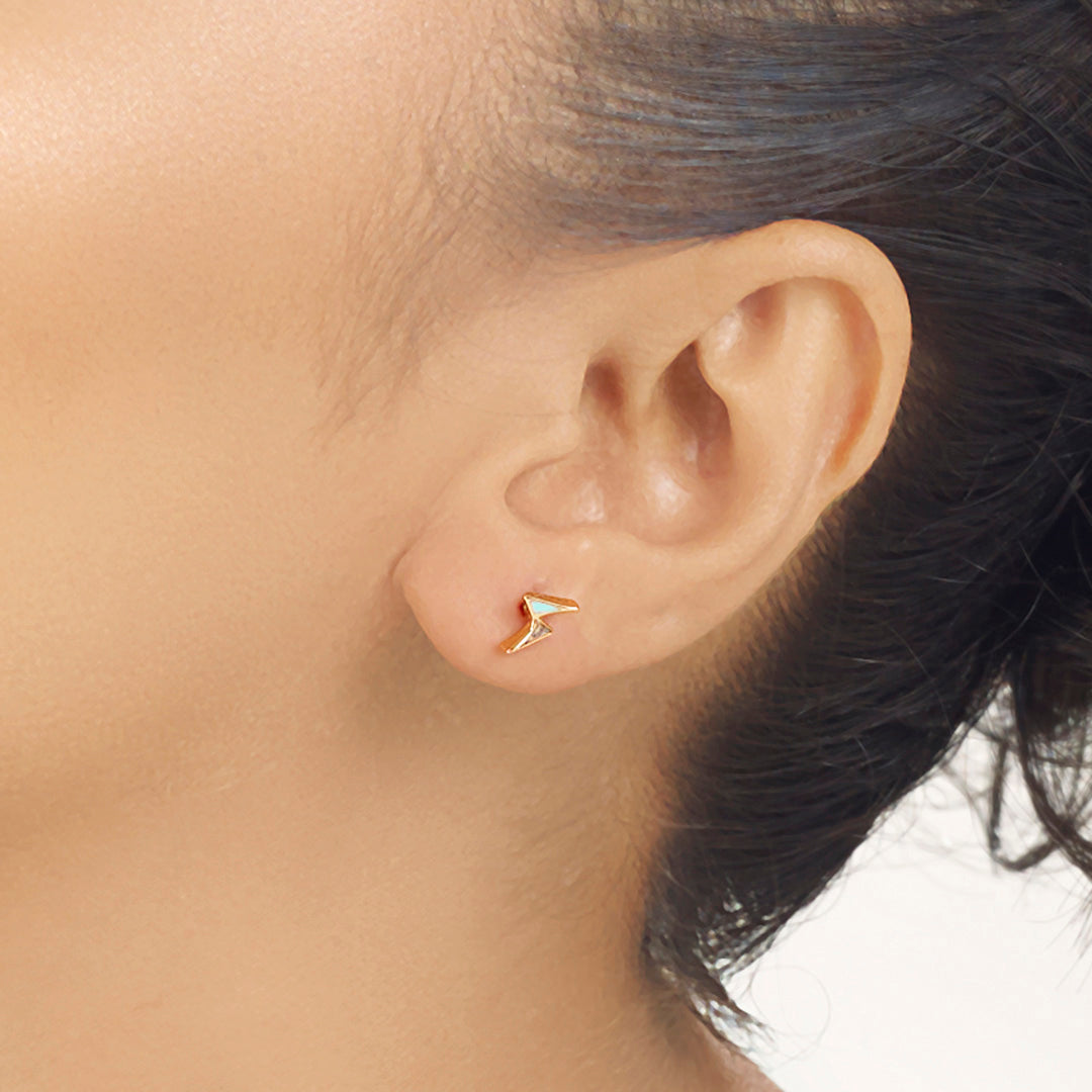 zig edges stud gold earring