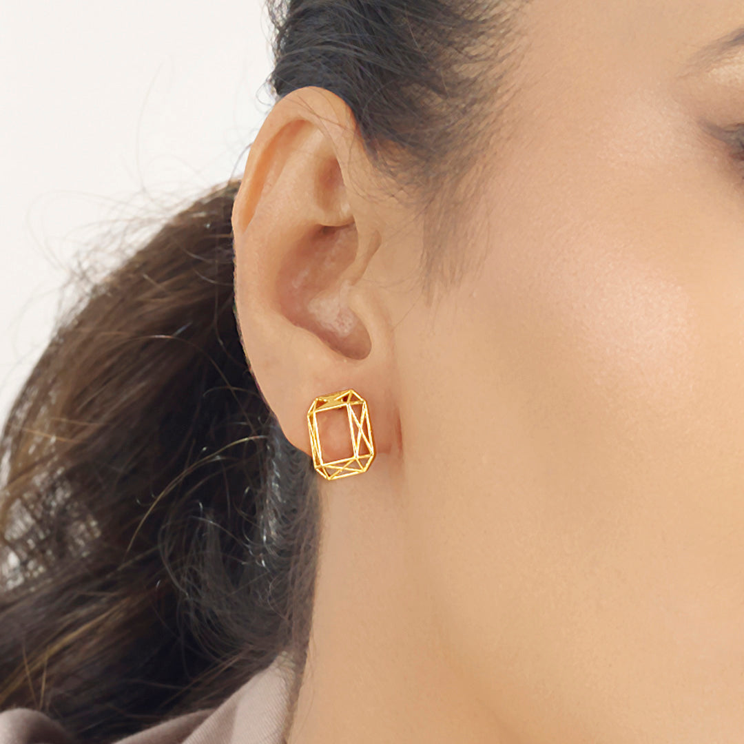 horizontal outline stud gold earring