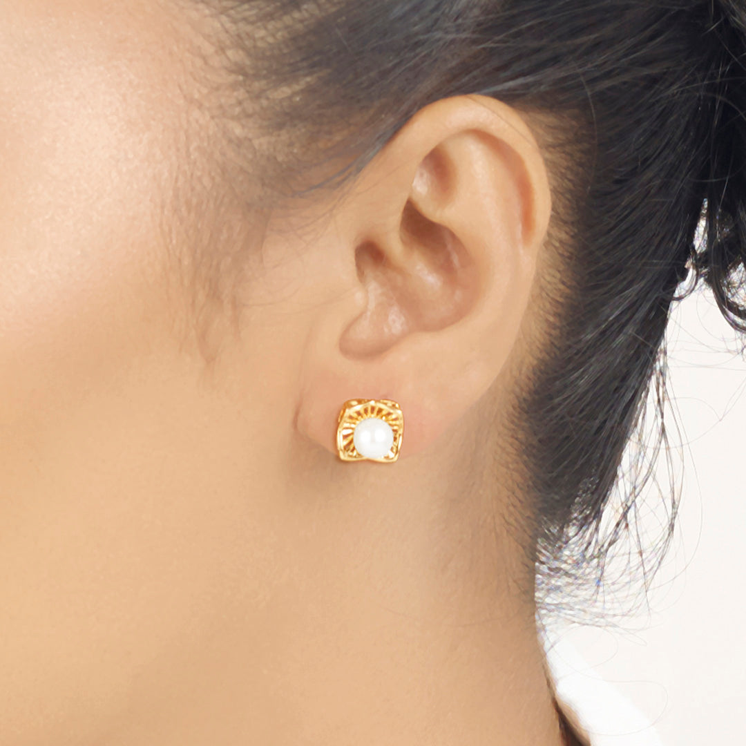 Royal Prism Pearl Stud Gold Earring