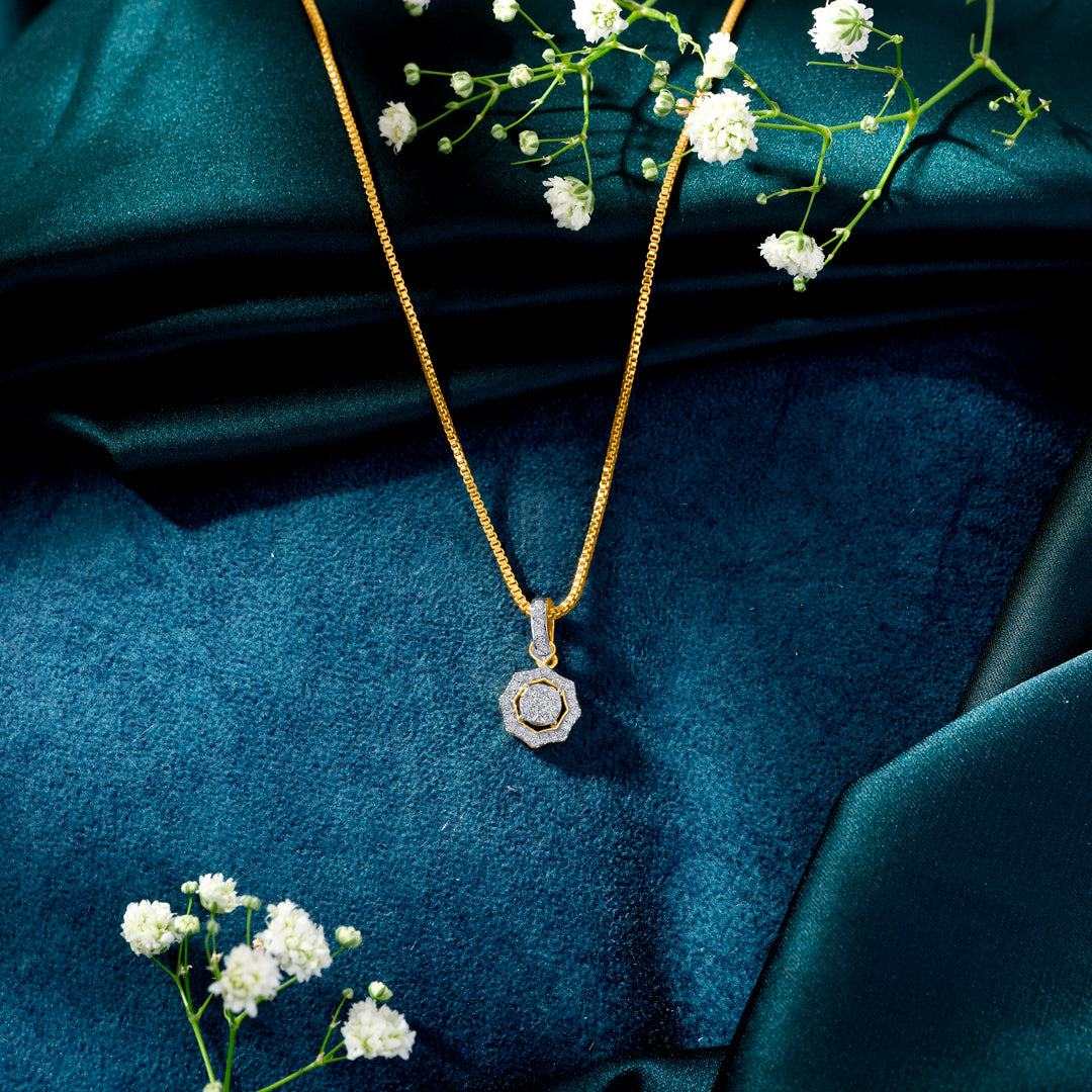 Starburst Bloom Classic Gold and Diamond Pendant for Women