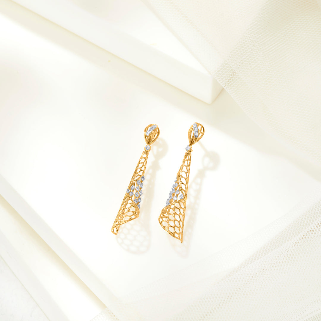 quantum shine gold dangler earring for woman