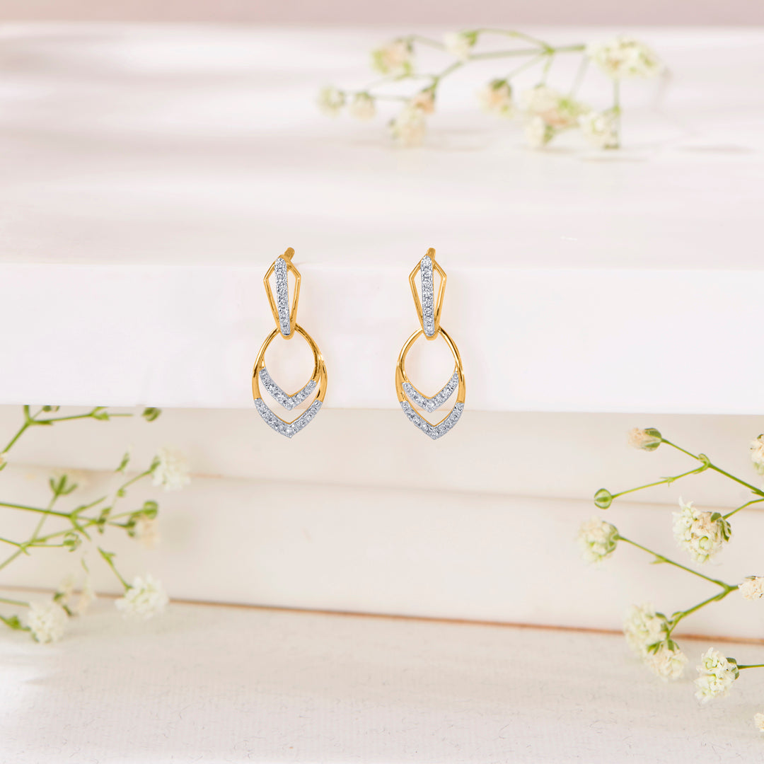 Ornate Drift Gold Dangler Earring For Women