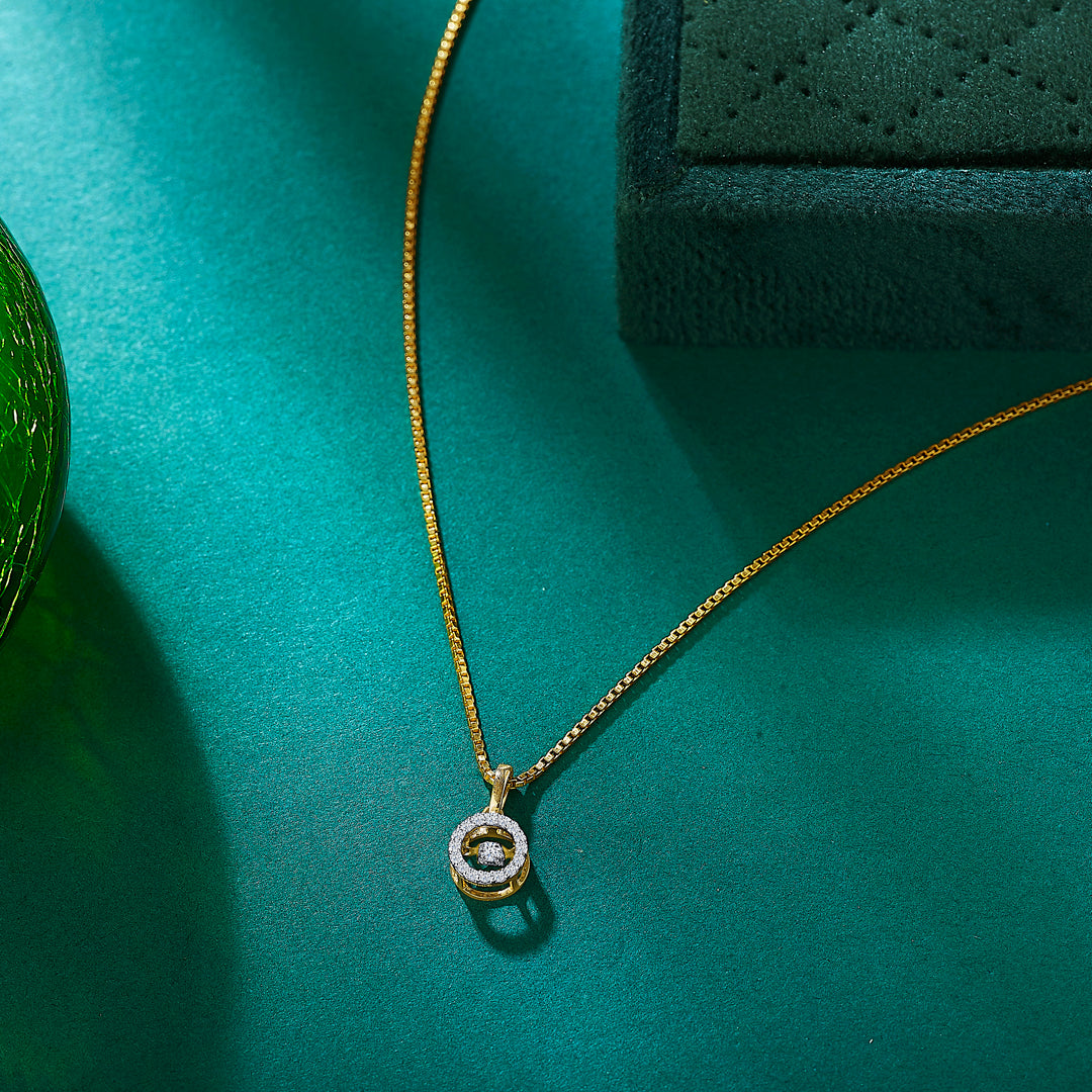 Cluster Circlet Yellow Gold & Diamond Casual Pendant